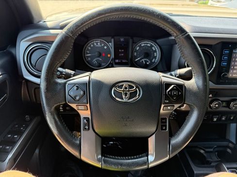 Used 2019 Toyota Tacoma TRD Sport w/ Technology Package AWD/4WD image 11