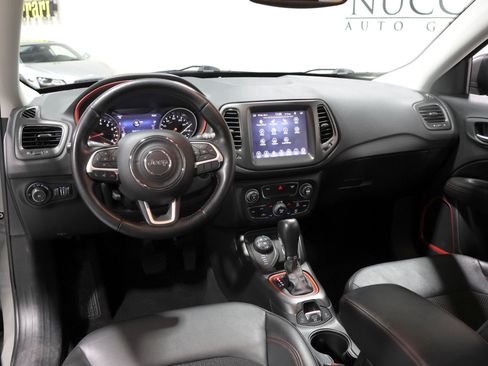 Used 2020 Jeep Compass Trailhawk w/ Cold Weather Group AWD/4WD image 2
