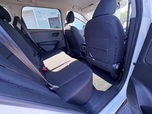 Used 2023 Nissan Rogue S FWD image 12