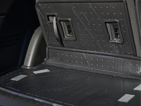 Used 2023 Chevrolet Traverse Premier w/ Redline Edition FWD image 8