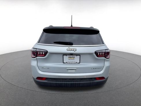 Used 2025 Jeep Compass Limited image 12