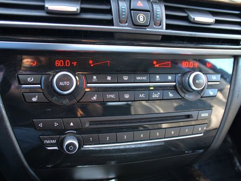 Used 2015 BMW X5 xDrive35d image 30