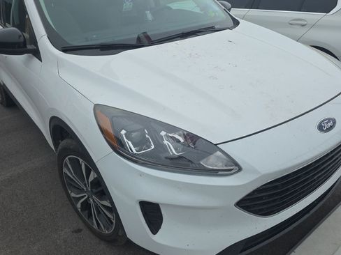Used 2021 Ford Escape SE w/ SE Sport Appearance Package AWD/4WD image 3