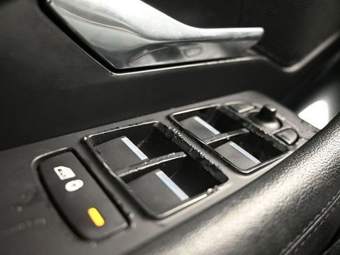 Used 2018 Jaguar E-PACE S image 28