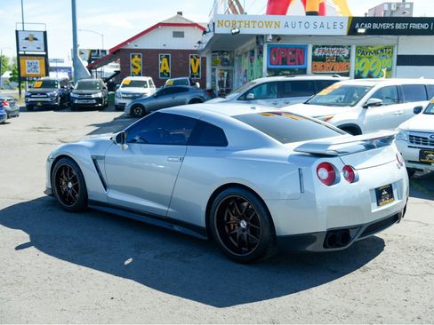 Used 2009 Nissan GT-R Premium AWD/4WD image 8
