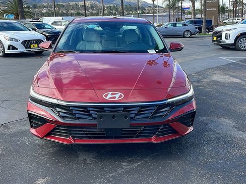 New 2025 Hyundai Elantra Limited image 3