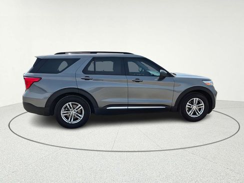 Used 2022 Ford Explorer XLT RWD image 7