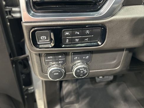 Used 2025 GMC Yukon Denali image 11