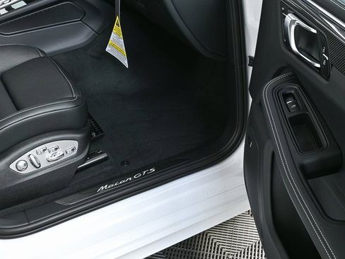 New 2026 Porsche Macan GTS image 31