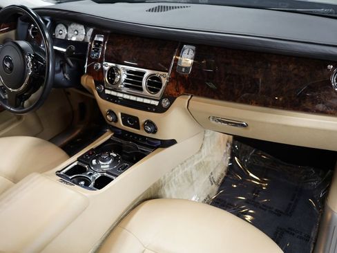 Used 2010 Rolls-Royce Ghost RWD image 46