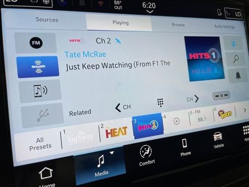 New 2025 Chrysler Pacifica Select image 29