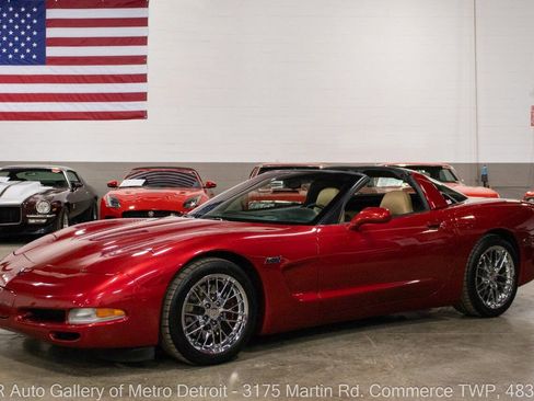 Used 1999 Chevrolet Corvette Coupe w/ Memory Pkg image 1