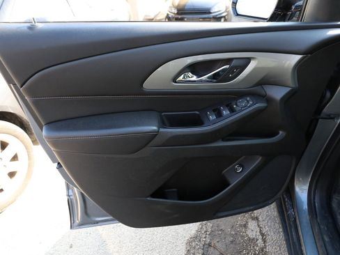 Used 2018 Chevrolet Traverse LT image 17