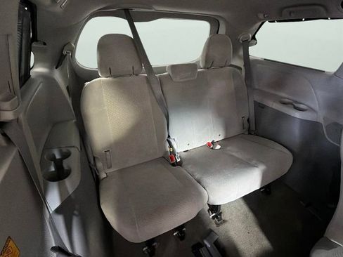 Used 2013 Toyota Sienna LE FWD image 33