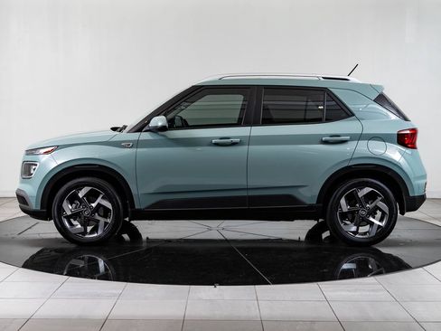 Used 2025 Hyundai Venue SEL FWD image 5