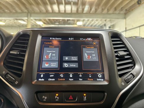 Used 2022 Jeep Cherokee Trailhawk w/ Sun, Sound & Nav Group AWD/4WD image 30