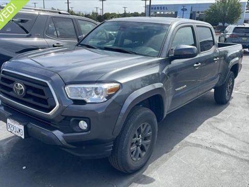 Certified 2022 Toyota Tacoma SR5 AWD/4WD image 1