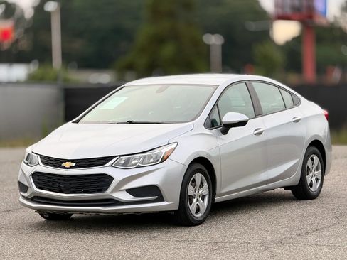 Used 2017 Chevrolet Cruze LS FWD image 6