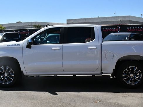 Used 2025 Chevrolet Silverado 1500 LT w/ LPO, Dark Essentials Package AWD/4WD image 4