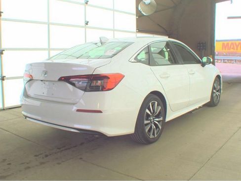 Used 2022 Honda Civic EX image 3