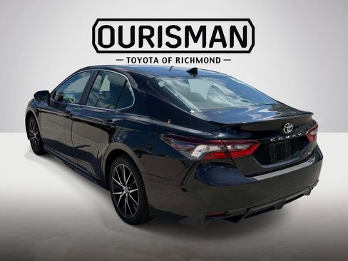 Used 2024 Toyota Camry SE w/ Cold Weather Package FWD image 5