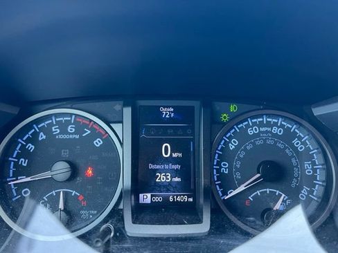 Used 2020 Toyota Tacoma TRD Off-Road w/ TRD Premium Off Road Package AWD/4WD image 15