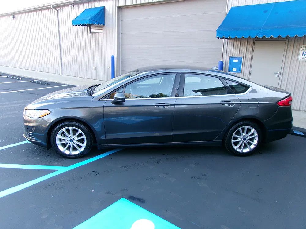 Used 2020 Ford Fusion SE FWD image 4