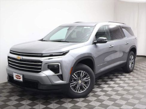 Certified 2025 Chevrolet Traverse LT AWD/4WD image 1