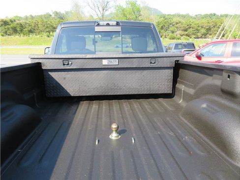 Used 2018 RAM 2500 SLT w/ Popular Equipment Group AWD/4WD image 3