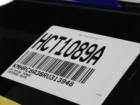 Used 2024 Hyundai Venue SEL FWD image 32
