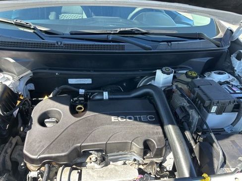 Used 2018 Chevrolet Equinox LT image 32