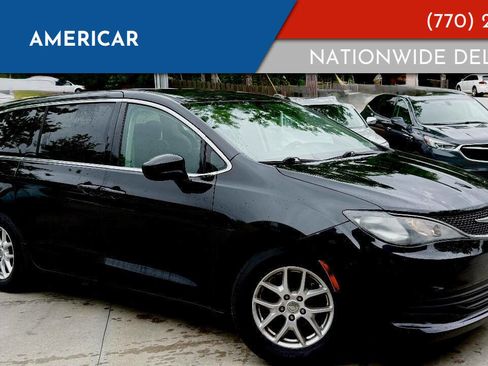 Used 2017 Chrysler Pacifica Touring FWD image 1