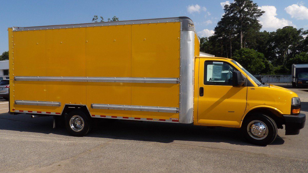 Used 2021 GMC Savana 3500 Extended w/ Power Convenience Package RWD image 2