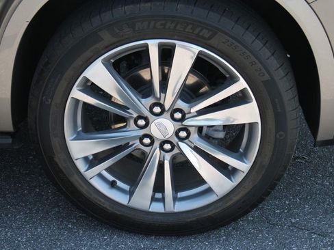 Used 2022 Cadillac XT6 Premium Luxury w/ Technology Package FWD image 37