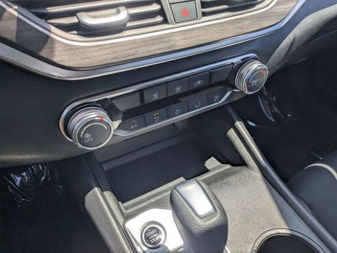 Used 2025 Nissan Altima 2.5 SV image 23