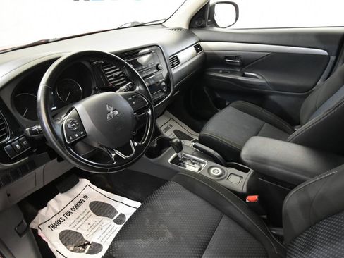 Used 2016 Mitsubishi Outlander ES image 12