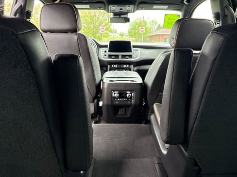 Used 2023 GMC Yukon AT4 AWD/4WD image 35