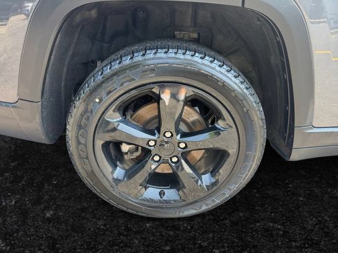 Certified 2023 Jeep Grand Cherokee L Altitude AWD/4WD image 24