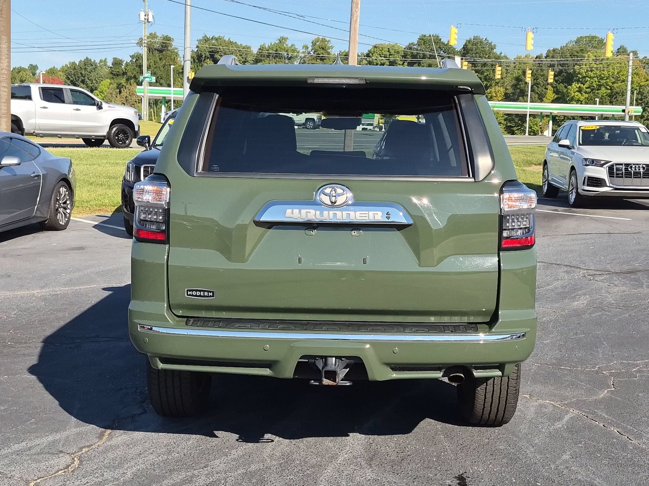 Used 2022 Toyota 4Runner Limited AWD/4WD image 4