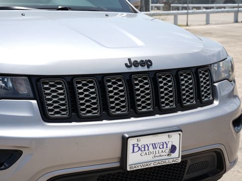 Used 2019 Jeep Grand Cherokee Altitude RWD image 25