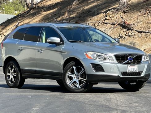 Used 2013 Volvo XC60 T6 Platinum Sport Utility 4D AWD/4WD image 2