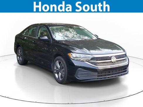 Used 2024 Volkswagen Jetta SE FWD image 1