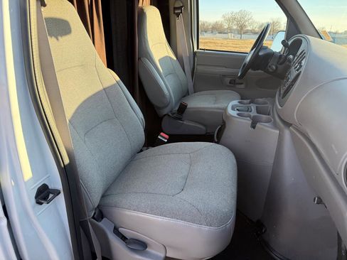 Used 2002 Ford E-350 and Econoline 350 Super Duty image 13