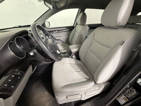 Used 2011 Kia Sorento LX image 5