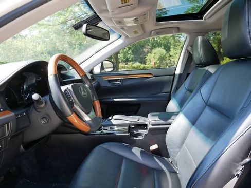 Used 2013 Lexus ES 300h w/ Luxury Pkg FWD image 8