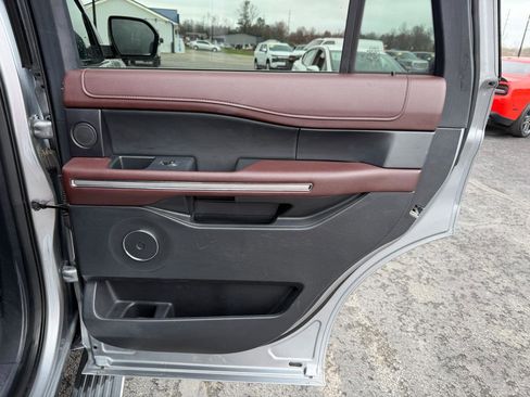 Used 2024 Ford Expedition Limited image 23