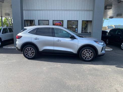 Used 2023 Ford Escape Active w/ Tech Pack #1 AWD/4WD image 2