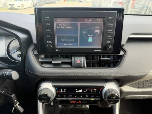 Used 2021 Toyota RAV4 LE AWD/4WD image 18
