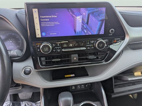 Used 2024 Toyota Highlander Platinum image 24