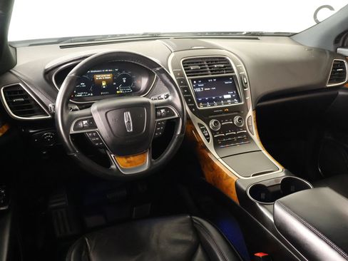 Used 2019 Lincoln Nautilus Reserve AWD/4WD image 2